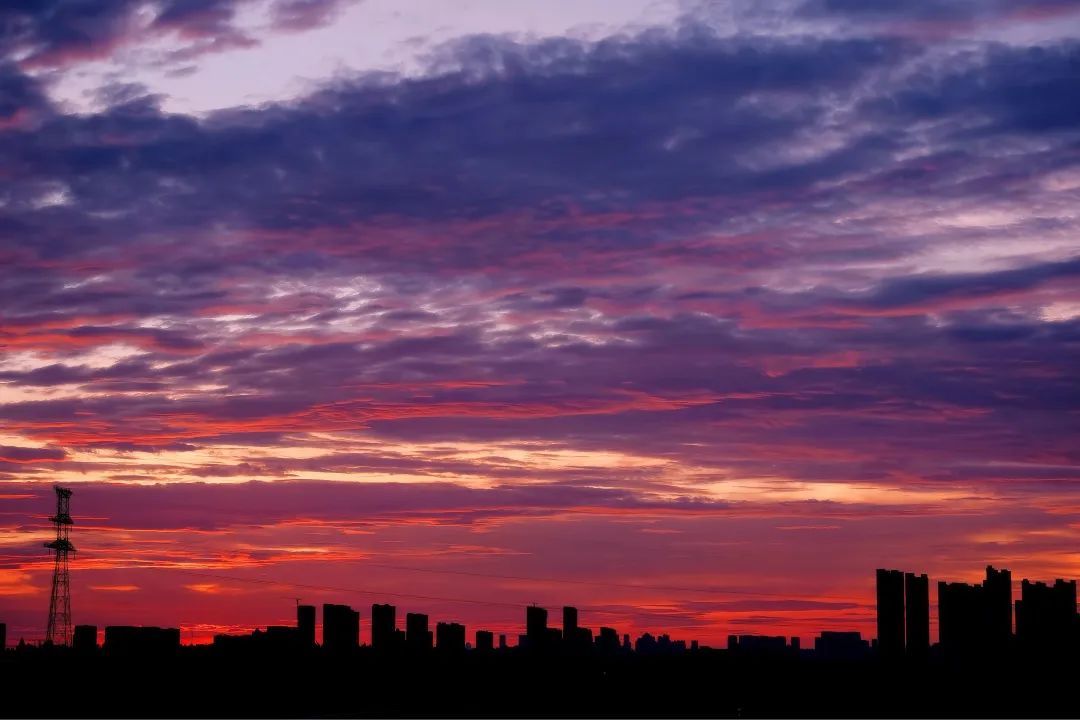 今早武汉上空骤然出现！不少网友直呼“世纪一幕”