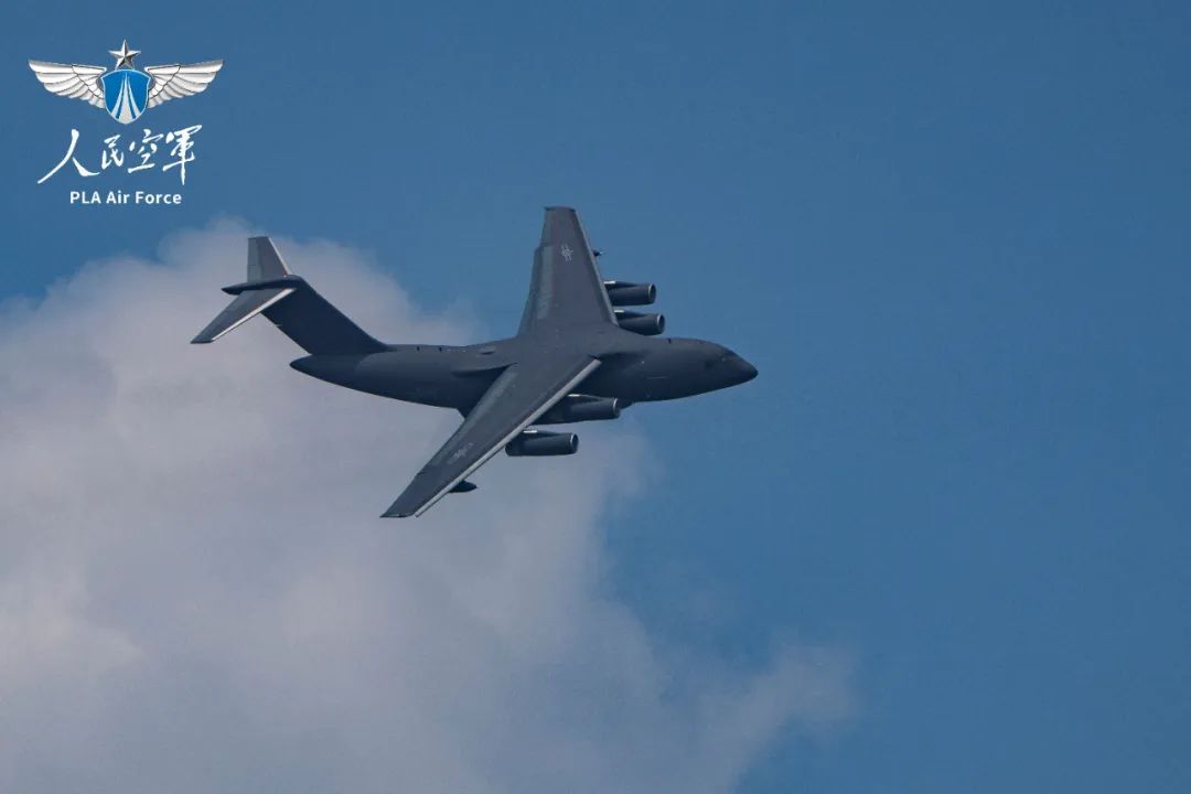 太帅了!这夫妻俩都是空军飞行员 太帅了!这夫妻俩都是空军飞行员