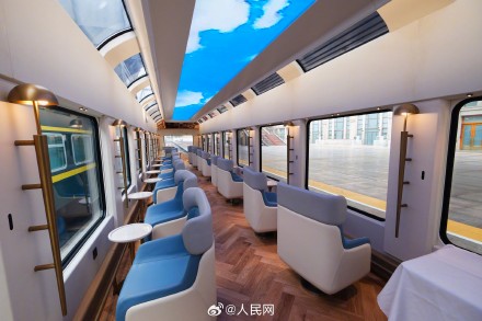 京津冀首列观光旅游列车正式运营