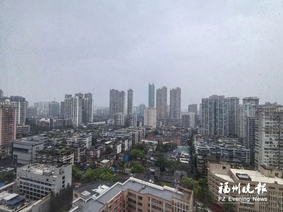 第三次登陆!台风“丹娜丝”已进入福建!大暴雨!特大暴雨! 第三次登陆!台风“丹娜丝”已进入福建!大暴雨!特大暴雨!