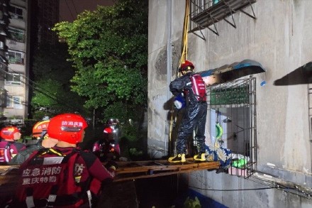 “危险，都淹到二楼了！” 消防员奋战7小时疏散转移150余人