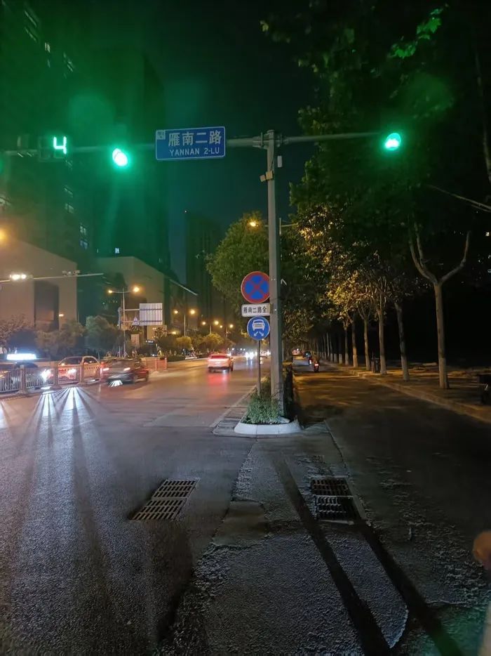 “民警违法停车引发交通事故”,警方凌晨通报 “民警违法停车引发交通事故”,警方凌晨通报