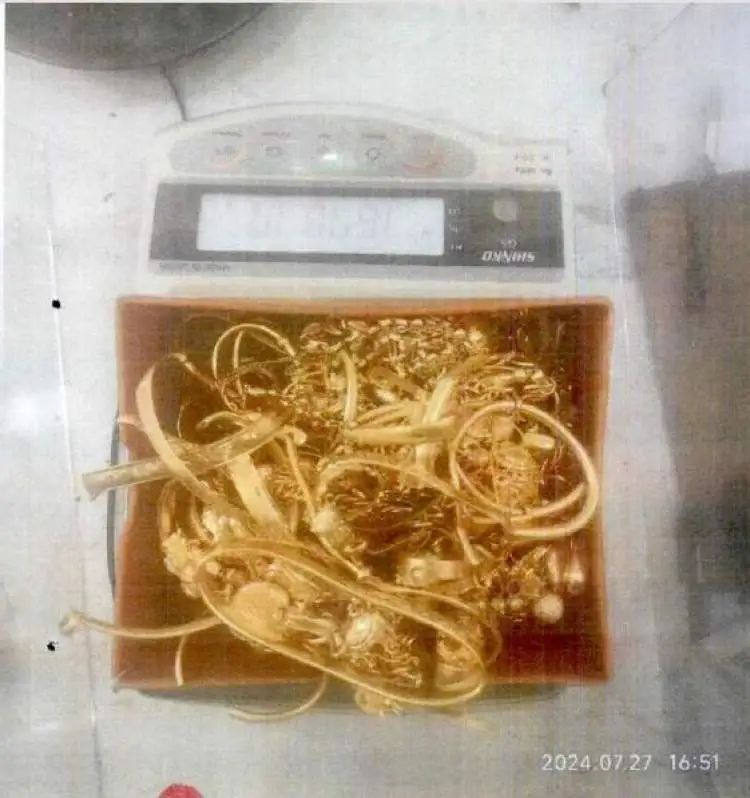 小树林里接头,一天背走2000多万元黄金!上海两人被判刑 小树林里接头,一天背走2000多万元黄金!上海两人被判刑