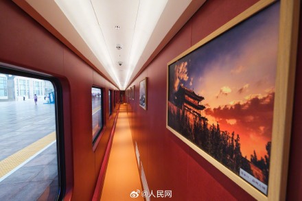 京津冀首列观光旅游列车正式运营