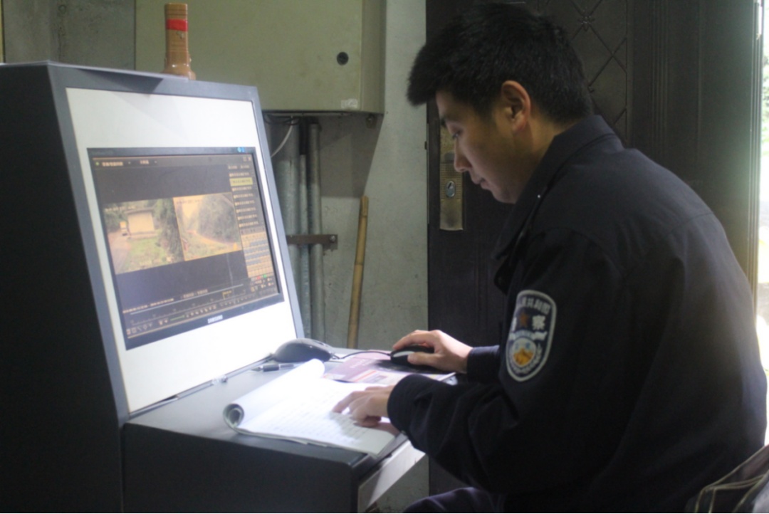 他用身体挡住尖刀！母亲心碎：“傻儿子，咋不知道躲呢？”