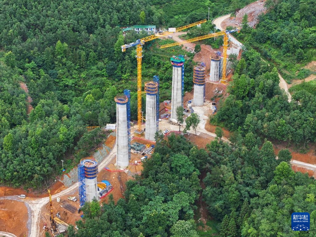 黄百铁路六志河特大桥首墩浇筑完成 黄百铁路六志河特大桥首墩浇筑完成