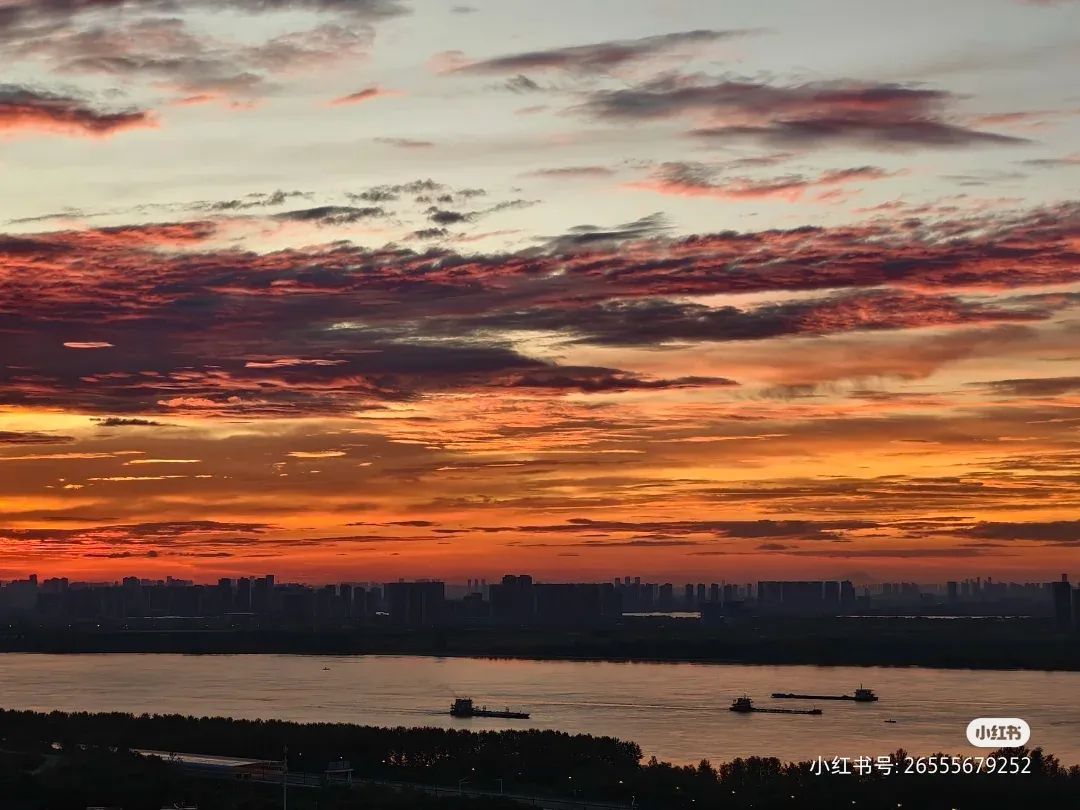 今早武汉上空骤然出现！不少网友直呼“世纪一幕”