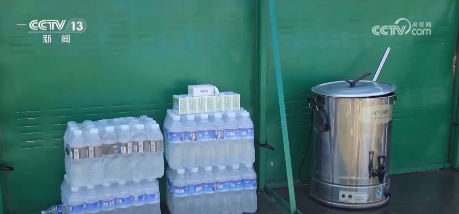 数措并举施“凉策” 多地应对高温“烤”验为户外劳动者撑起“遮阳伞”