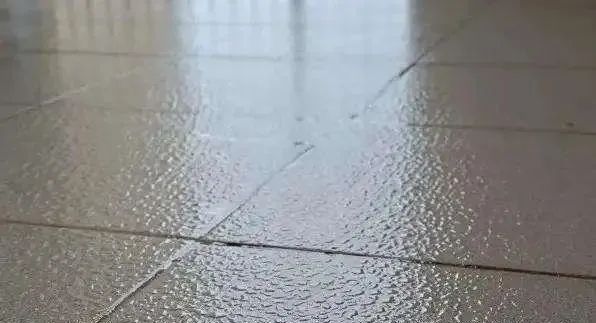 今晚有雨!北京“牛舔天”仍会持续,后天起闷热加剧→ 今晚有雨!北京“牛舔天”仍会持续,后天起闷热加剧→