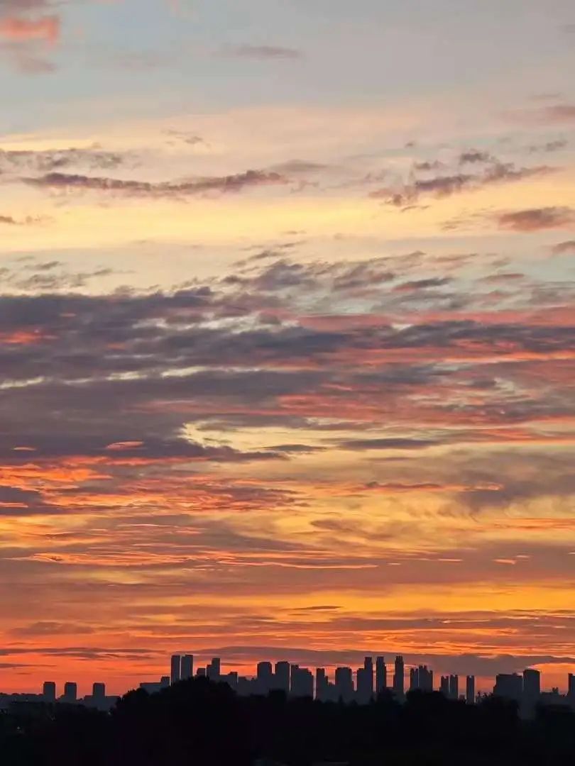 今早武汉上空骤然出现！不少网友直呼“世纪一幕”