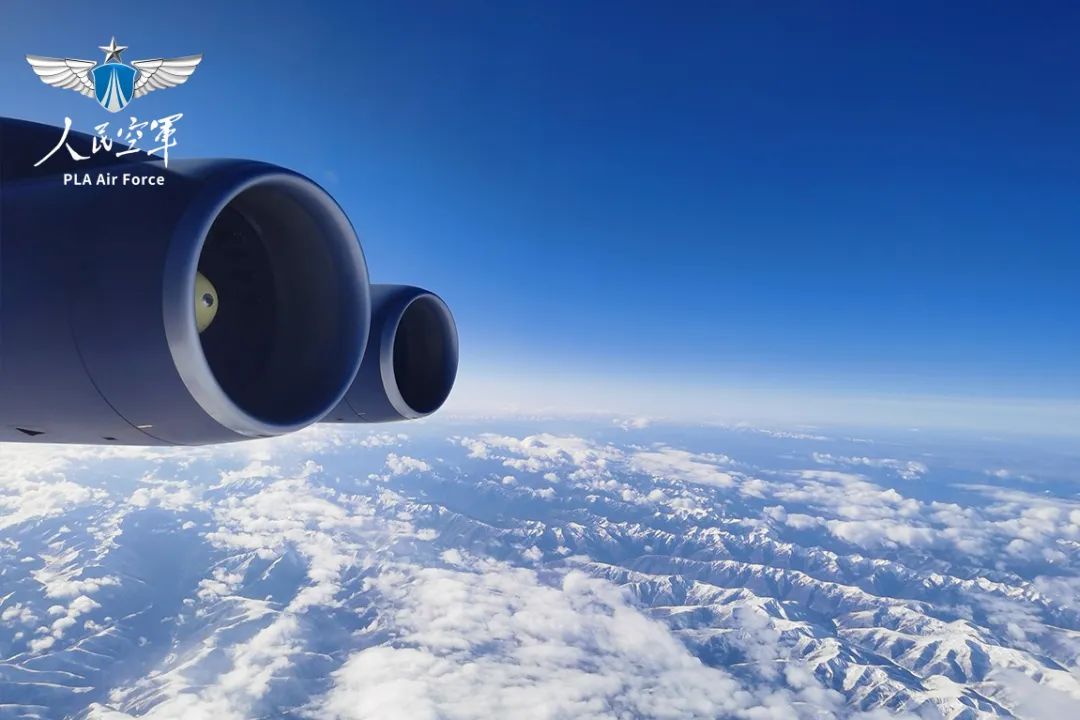 太帅了!这夫妻俩都是空军飞行员 太帅了!这夫妻俩都是空军飞行员