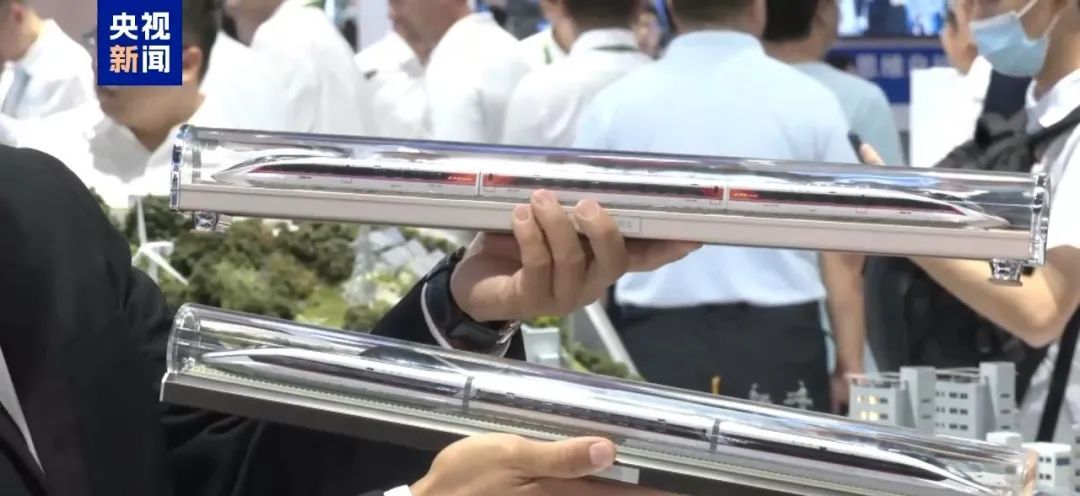 全球跑得最快的高铁,内部长啥样?一探究竟→ 全球跑得最快的高铁,内部长啥样?一探究竟→