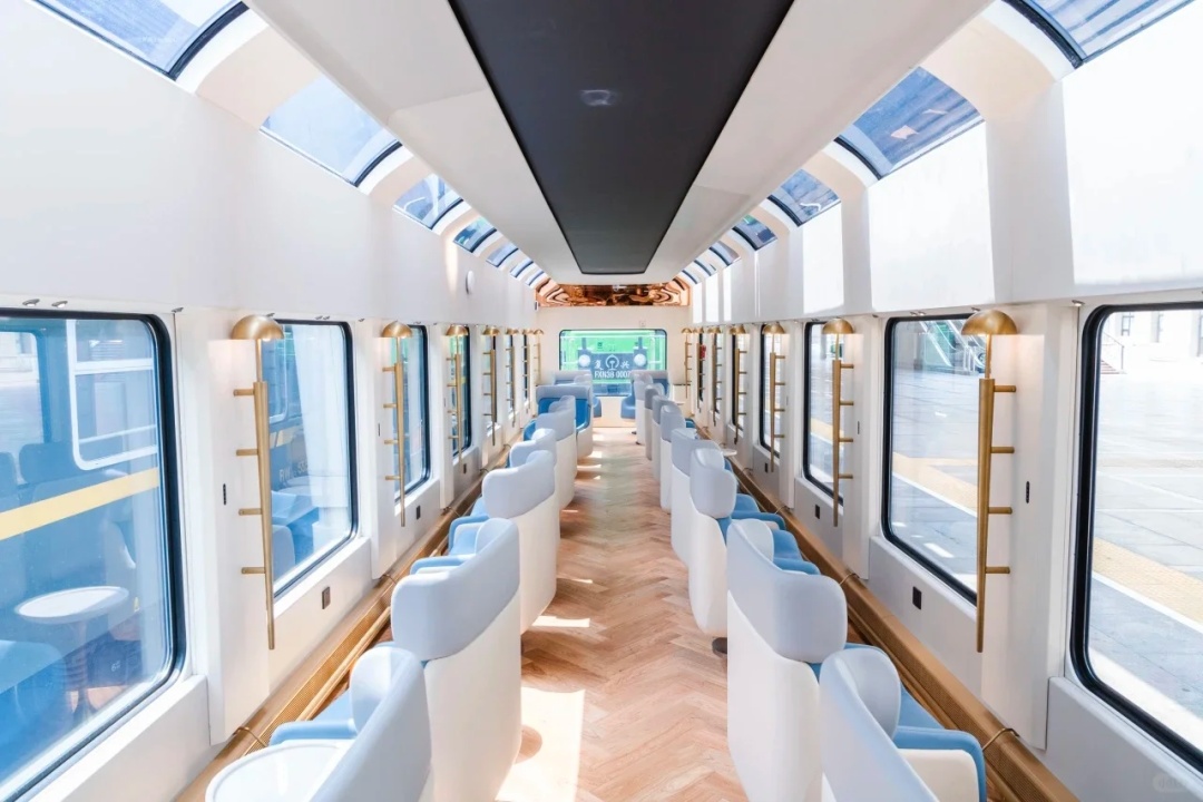 这么近,那么美!北京今日首发,新增全景观光旅游列车,颠覆认知—— 这么近,那么美!北京今日首发,新增全景观光旅游列车,颠覆认知——