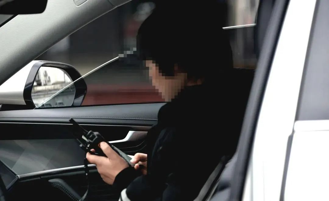 750余克毒品、2支满弹手枪……她按住了! 750余克毒品、2支满弹手枪……她按住了!