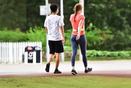 血管堵没堵，走路就知道！出现这5个信号别耽误，立即就医！