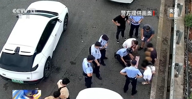 广西一女子被骗12万元 警方上演“反诈追击” 广西一女子被骗12万元 警方上演“反诈追击”