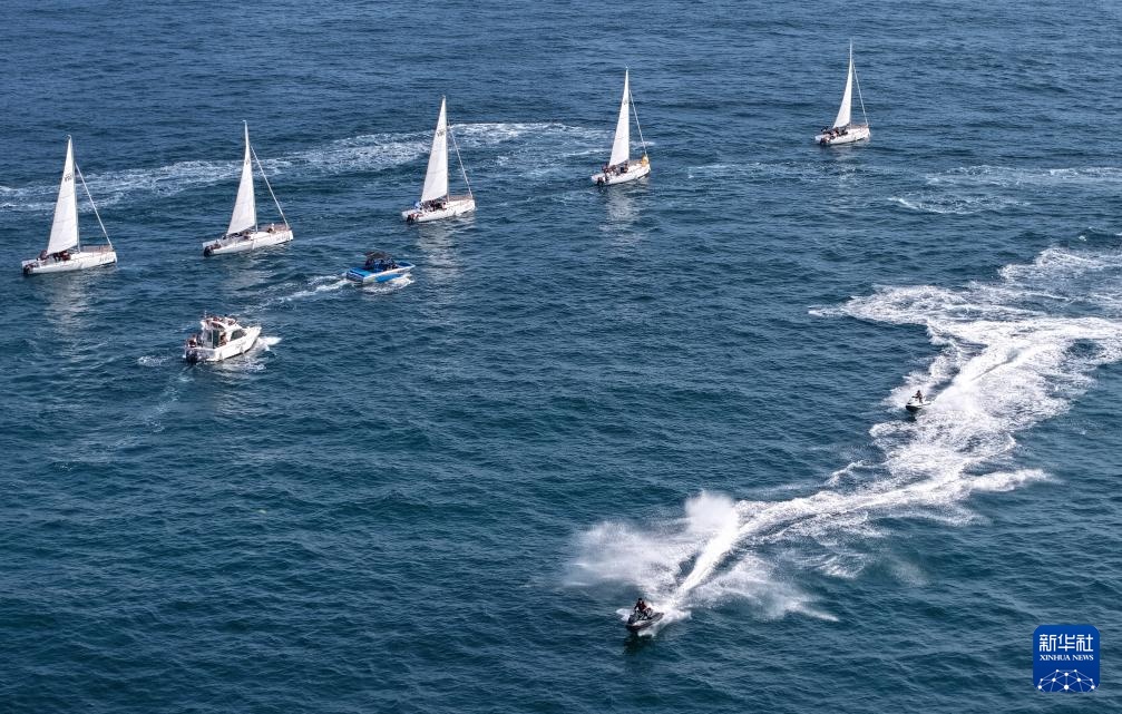 新华全媒+丨山东青岛举行海上巡游迎接中国航海日 新华全媒+丨山东青岛举行海上巡游迎接中国航海日