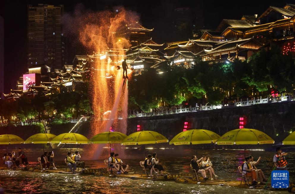 湖北宣恩:一河夜色起 精彩夏日游 湖北宣恩:一河夜色起 精彩夏日游