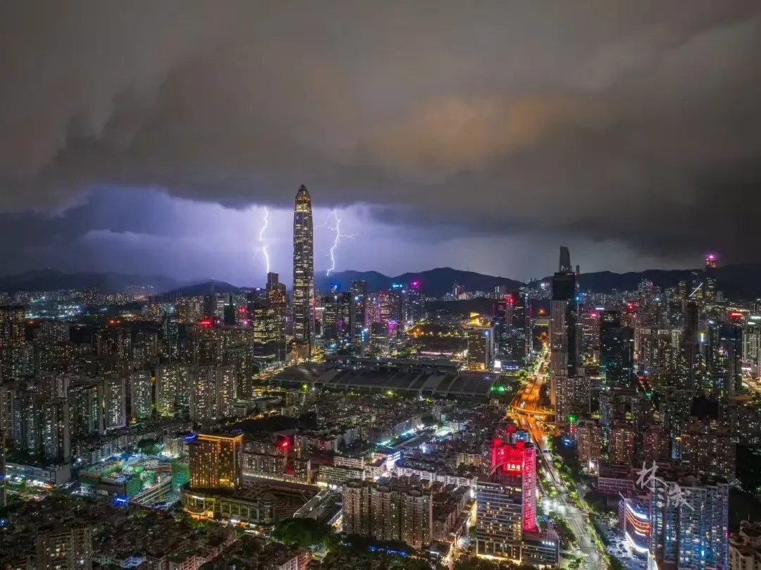 广东多地市“进入暴雨防御状态”，部分列车停运