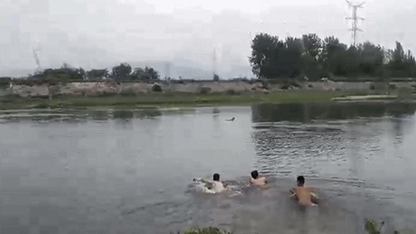 陕西汉中:三名群众勇救落水少年 陕西汉中:三名群众勇救落水少年