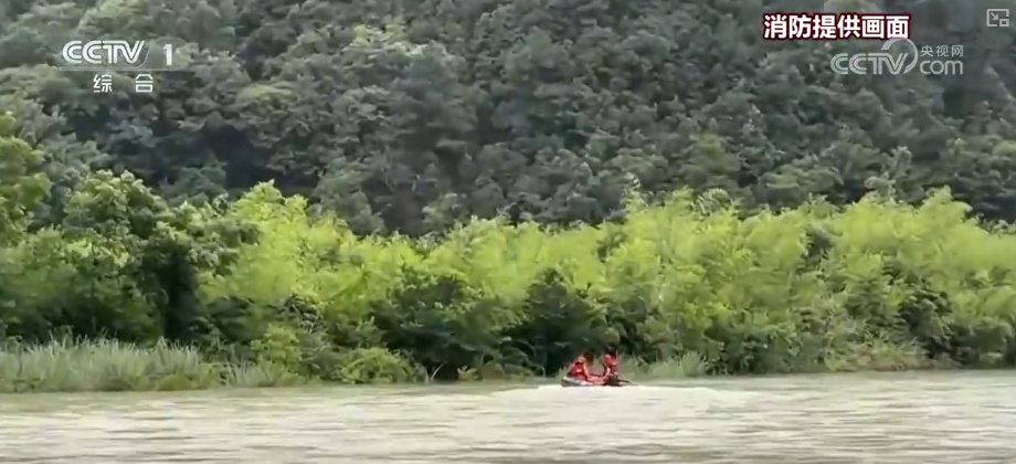 风雨中逆行身影守护平安 多方协同抢险救援保障群众生命财产安全 风雨中逆行身影守护平安 多方协同抢险救援保障群众生命财产安全