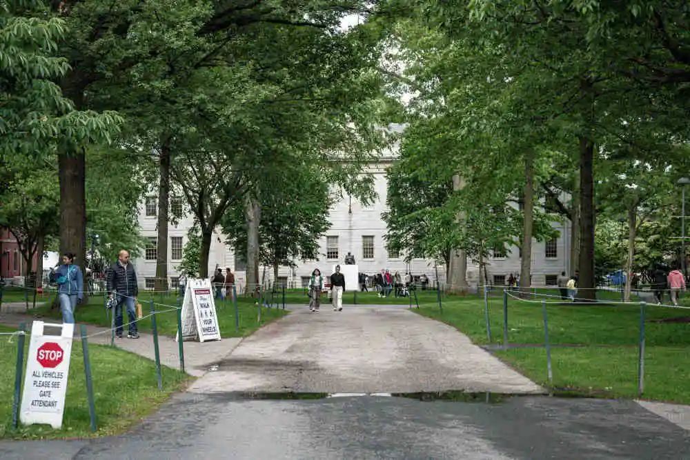 美政府和哈佛大学紧张关系再升级！