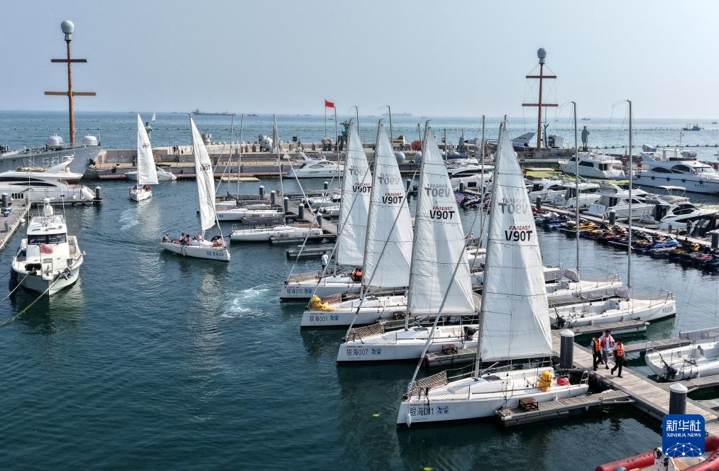 新华全媒+丨山东青岛举行海上巡游迎接中国航海日 新华全媒+丨山东青岛举行海上巡游迎接中国航海日