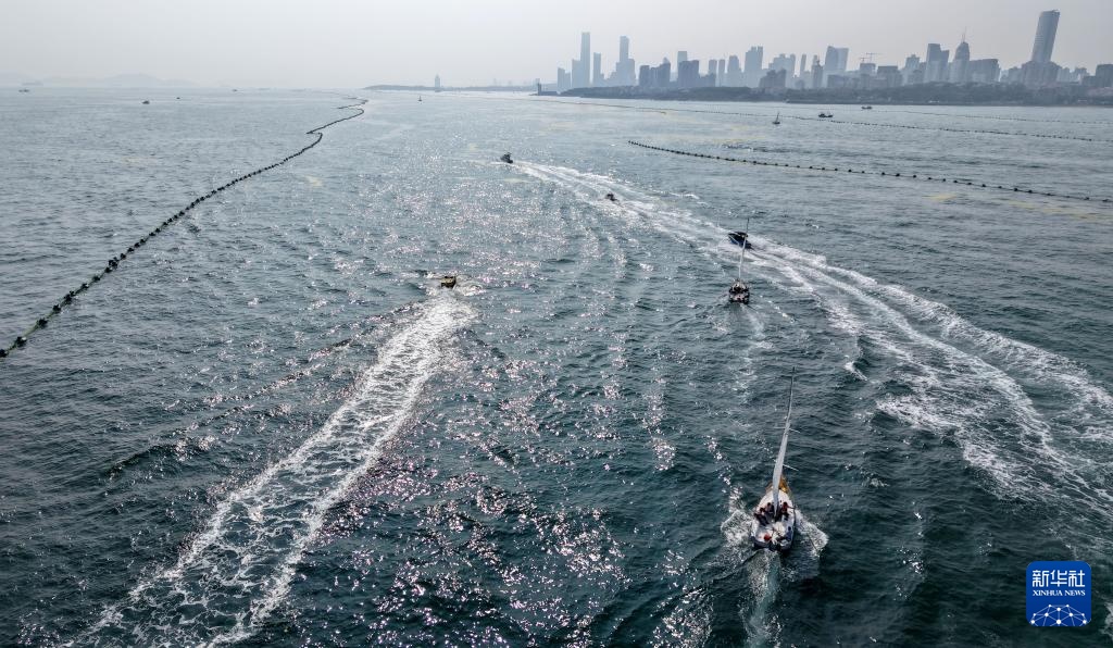新华全媒+丨山东青岛举行海上巡游迎接中国航海日 新华全媒+丨山东青岛举行海上巡游迎接中国航海日