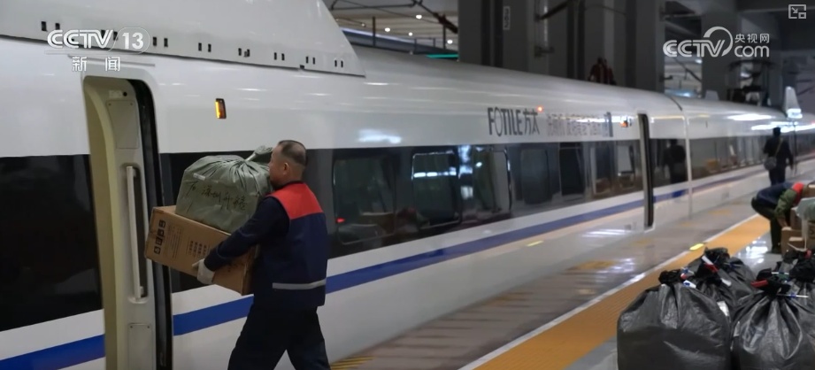 消费热,物畅其流!“三流合一”优势显效 2025年千亿件快递诞生提前35天 消费热,物畅其流!“三流合一”优势显效 2025年千亿件快递诞生提前35天