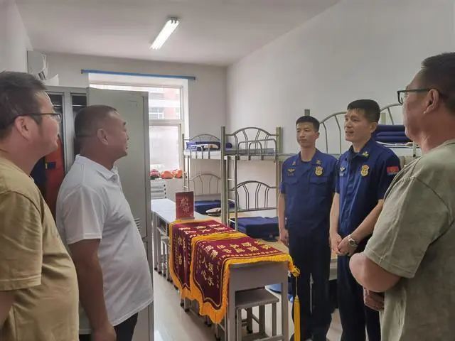 00后消防员赶考途中挺身救火!“火情紧急,考试还有下一次……” 00后消防员赶考途中挺身救火!“火情紧急,考试还有下一次……”