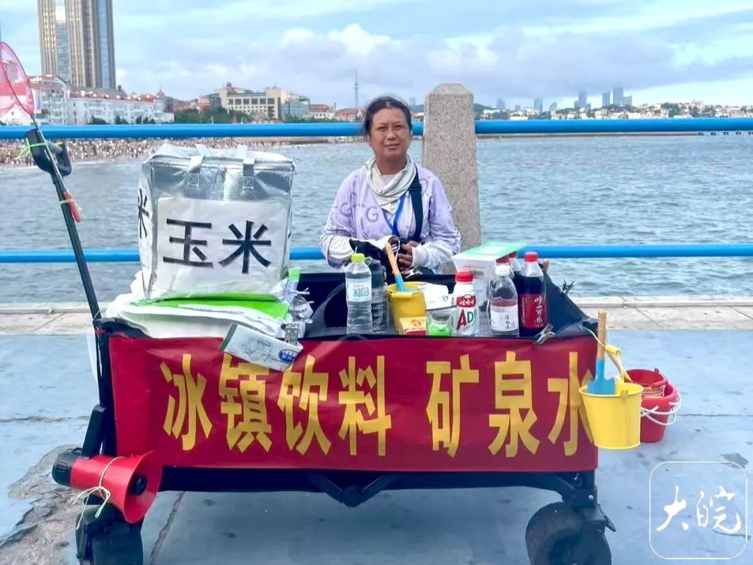 惊心动魄！58岁阿姨跳海救人，女大学生当场跪地感谢...