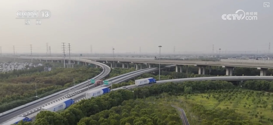 消费热,物畅其流!“三流合一”优势显效 2025年千亿件快递诞生提前35天 消费热,物畅其流!“三流合一”优势显效 2025年千亿件快递诞生提前35天