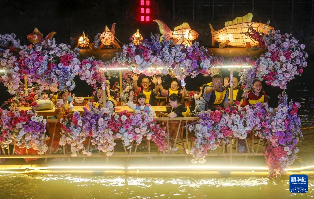 湖北宣恩:一河夜色起 精彩夏日游 湖北宣恩:一河夜色起 精彩夏日游