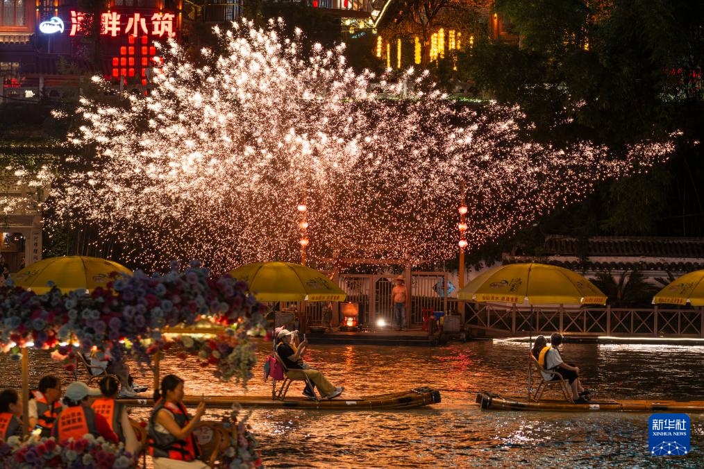 湖北宣恩:一河夜色起 精彩夏日游 湖北宣恩:一河夜色起 精彩夏日游