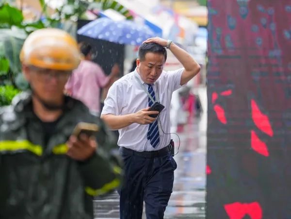 广东局地“倒水”近200毫米！台风“丹娜丝”已停编，仍有暴雨+大风