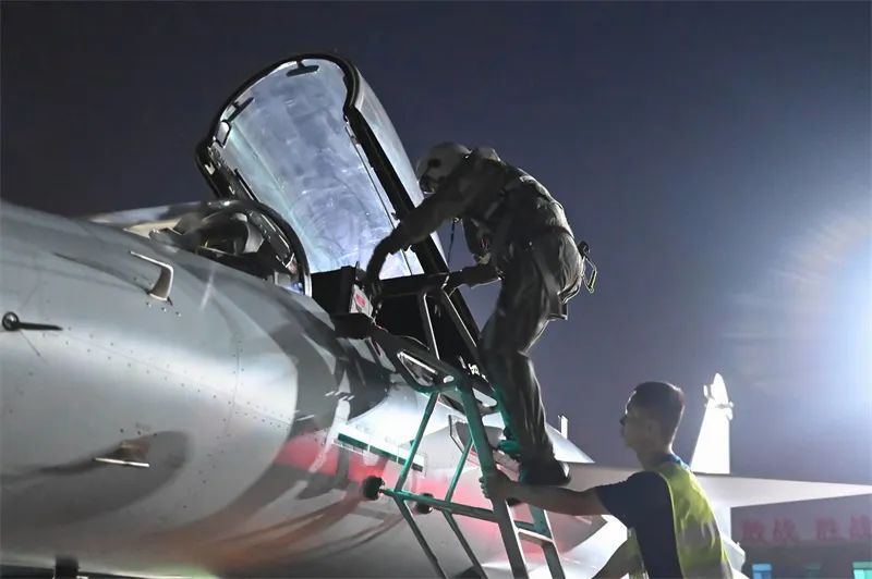 子夜,云端鏖战! 子夜,云端鏖战!