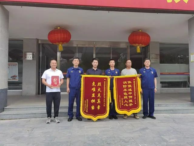 00后消防员赶考途中挺身救火!“火情紧急,考试还有下一次……” 00后消防员赶考途中挺身救火!“火情紧急,考试还有下一次……”