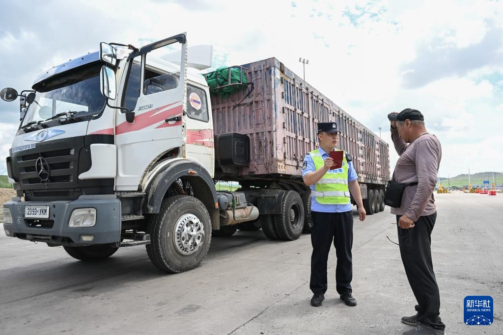探访珠恩嘎达布其口岸