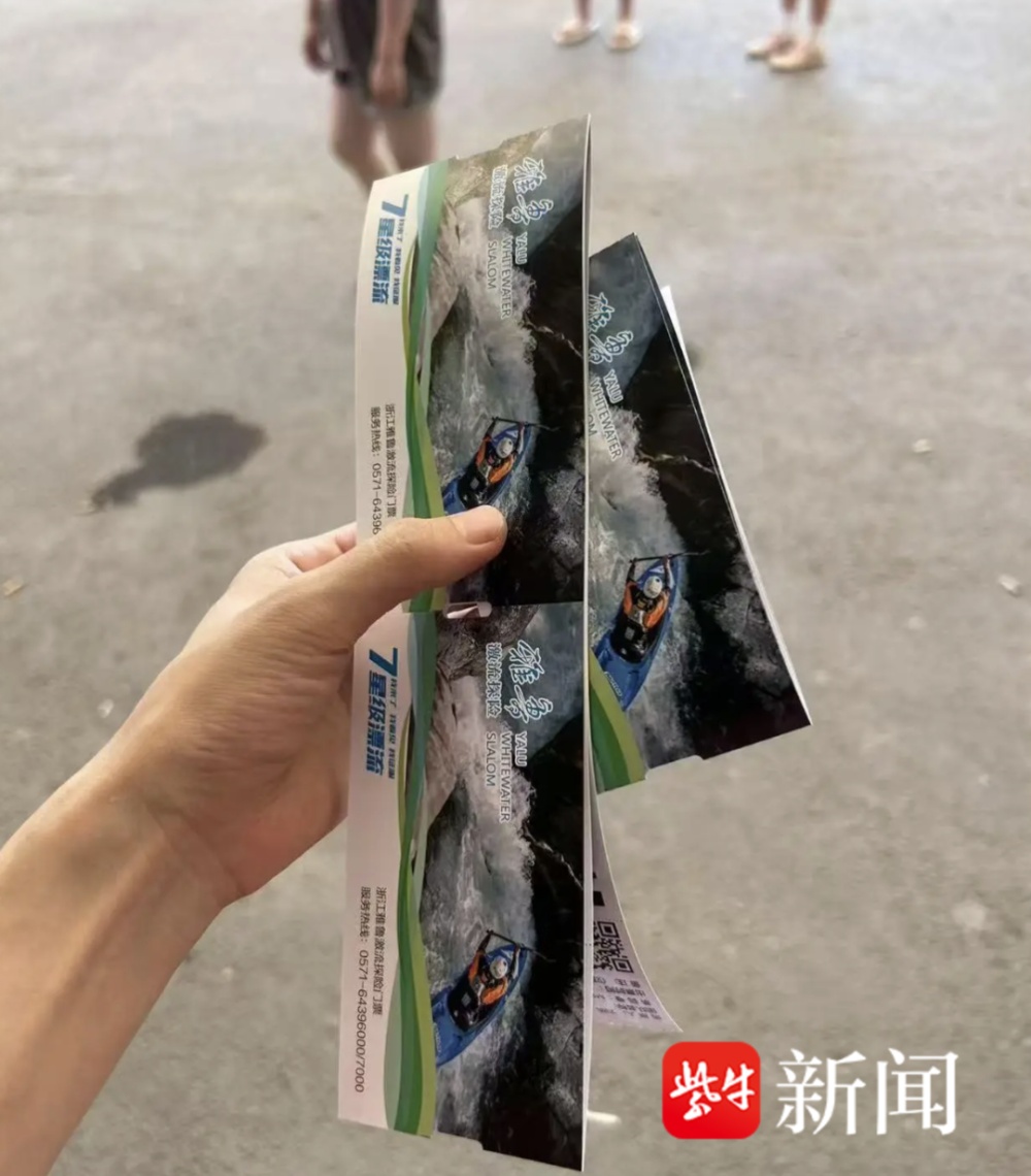 村民捞手机索酬未果扔回水中,警方:行政拘留 村民捞手机索酬未果扔回水中,警方:行政拘留