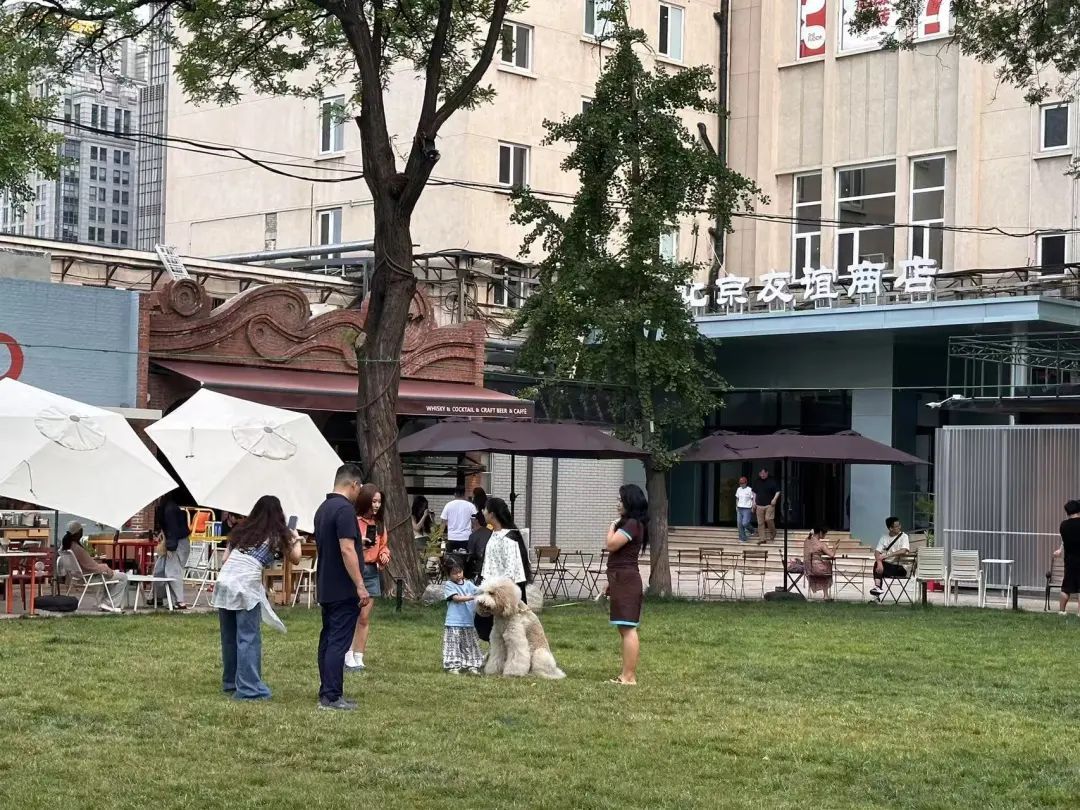 老商场成新网红!61岁友谊商店,北京最热门打卡地 老商场成新网红!61岁友谊商店,北京最热门打卡地