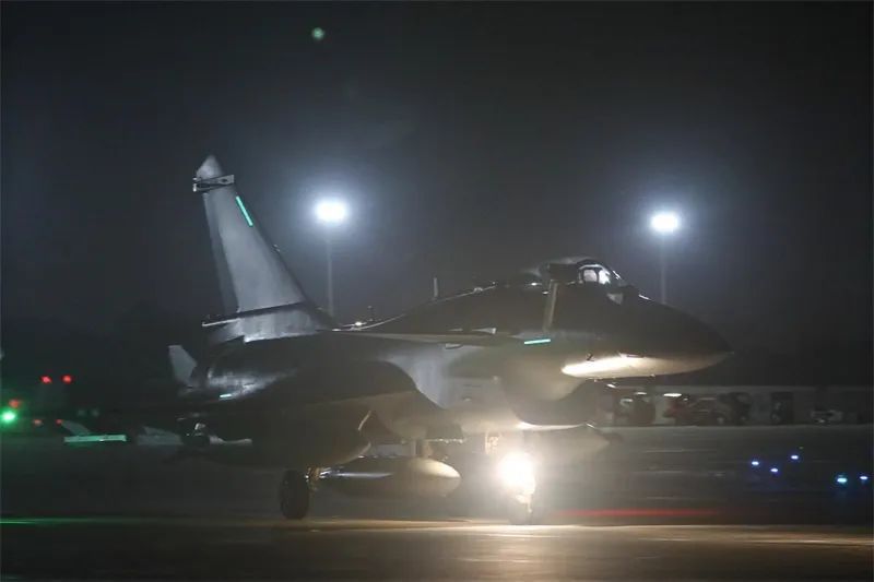 子夜,云端鏖战! 子夜,云端鏖战!