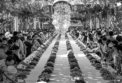 立体交通网铺就新疆经济发展快车道 立体交通网铺就新疆经济发展快车道