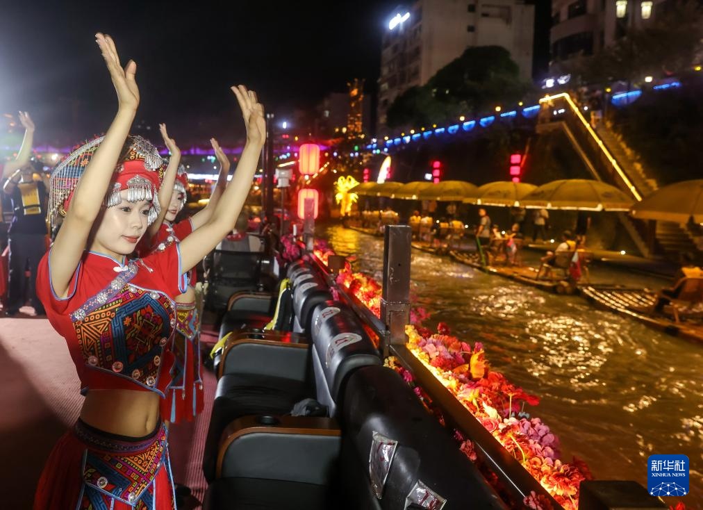 湖北宣恩:一河夜色起 精彩夏日游 湖北宣恩:一河夜色起 精彩夏日游