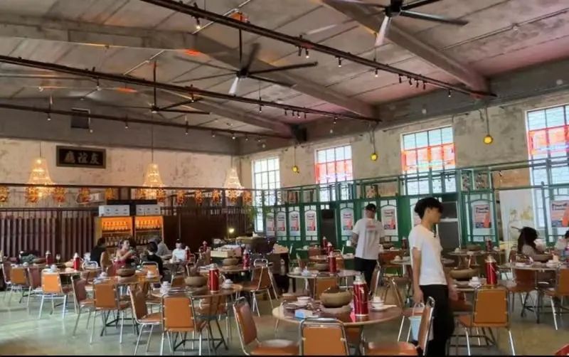 老商场成新网红!61岁友谊商店,北京最热门打卡地 老商场成新网红!61岁友谊商店,北京最热门打卡地