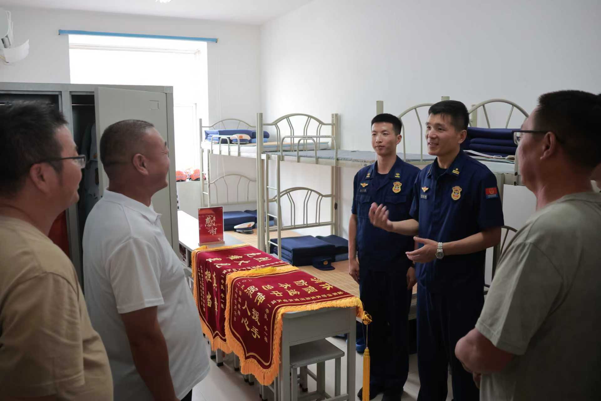 00后消防员赶考途中挺身救火！“考试可以耽误，但人命和财产安全耽误不得”