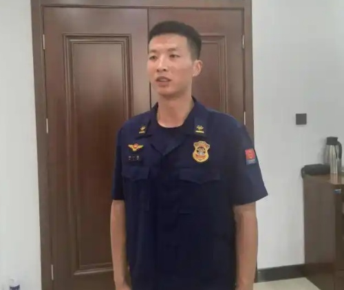 00后消防员赶考途中挺身救火!“火情紧急,考试还有下一次……” 00后消防员赶考途中挺身救火!“火情紧急,考试还有下一次……”