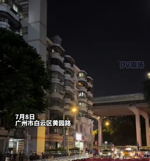 广州一男子深夜高空抛物,有路人险被砸中 广州一男子深夜高空抛物,有路人险被砸中