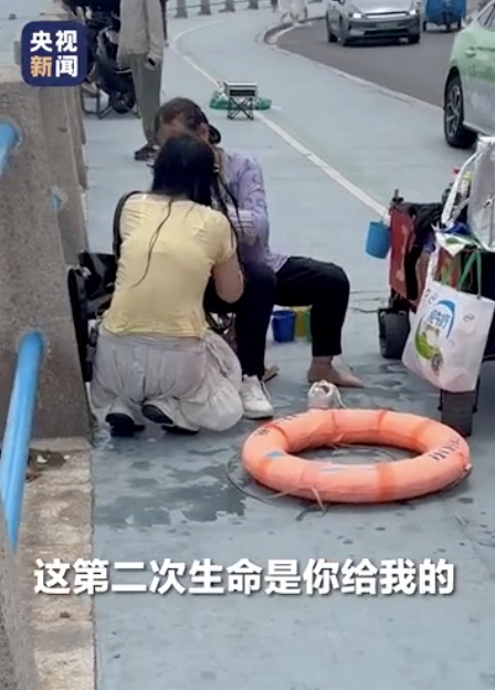 热搜第一！“玉米阿姨”勇救女大学生：拒收500感谢费