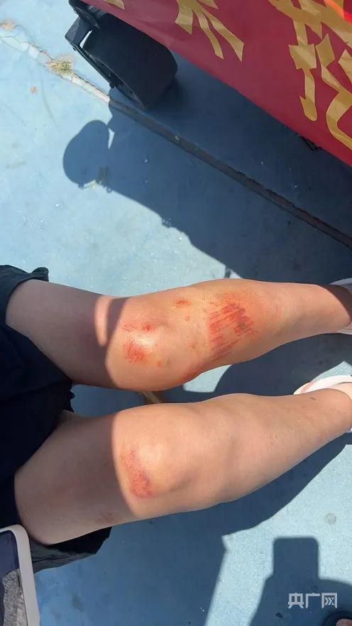 热搜第一!跳海救起落水大学生,“玉米阿姨”:哪有见死不救的! 热搜第一!跳海救起落水大学生,“玉米阿姨”:哪有见死不救的!