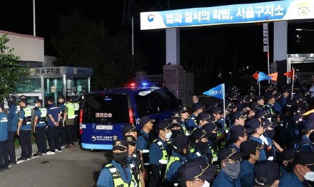韩国法院签发逮捕令 尹锡悦再度被拘留 韩国法院签发逮捕令 尹锡悦再度被拘留